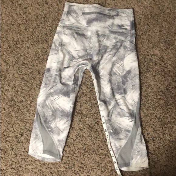 Lululemon Crops - Picture 2 of 4